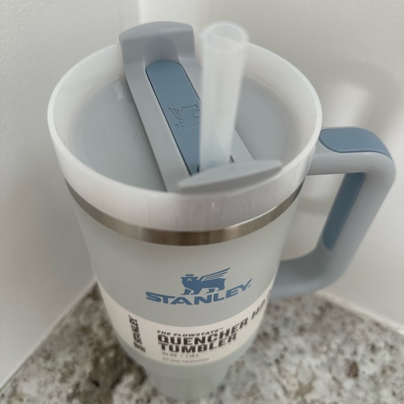 NEW Stanley- The Flowstate Quencher H2.0 Tumbler 40 OZ - Fog - Picture 3 of 6